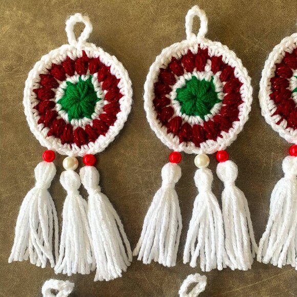 NEW 6 Christmas Hand Crocheted Dream Catchers - Picture 2 of 7